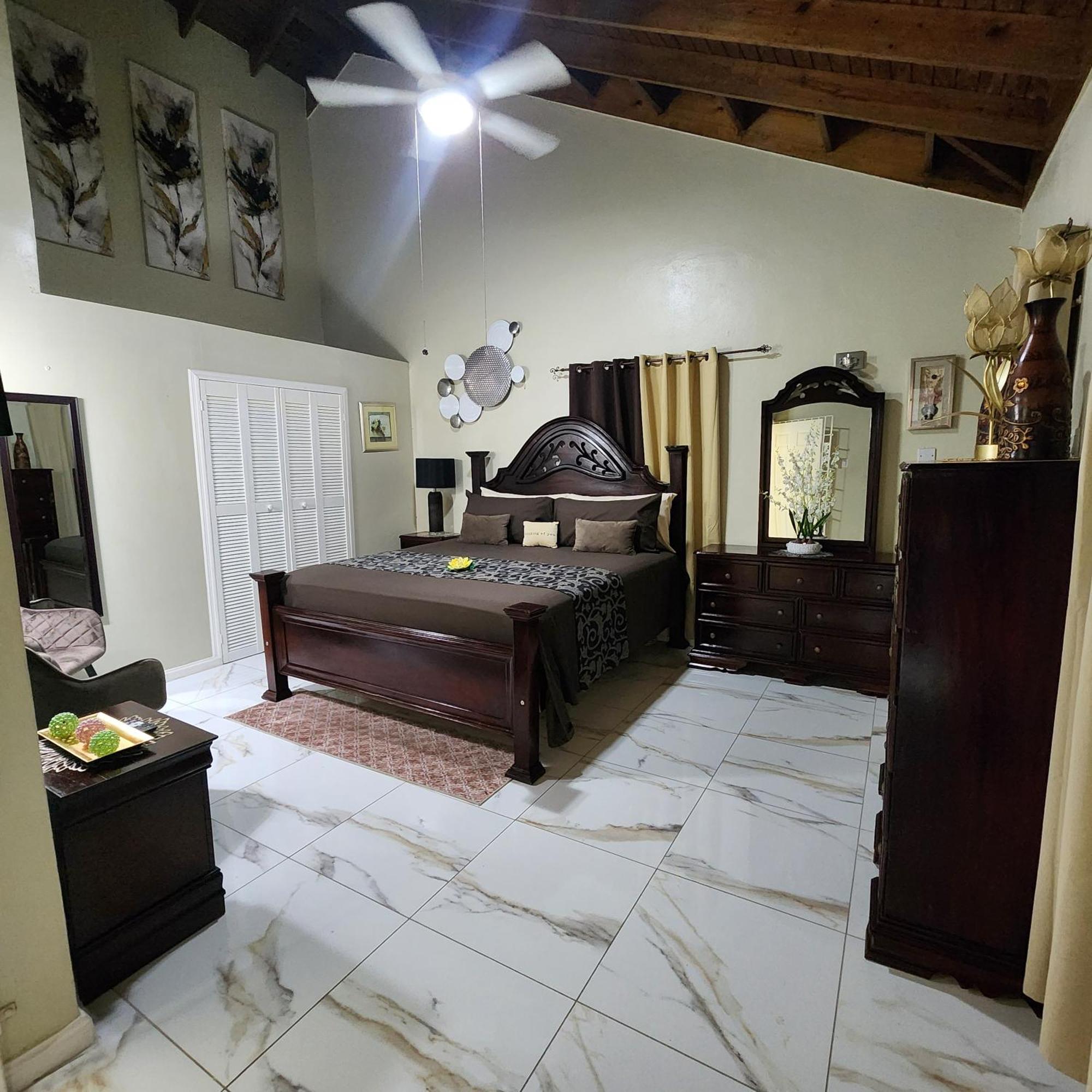 Spacious Luxury 3 Bed Rooms In Kingston Extérieur photo