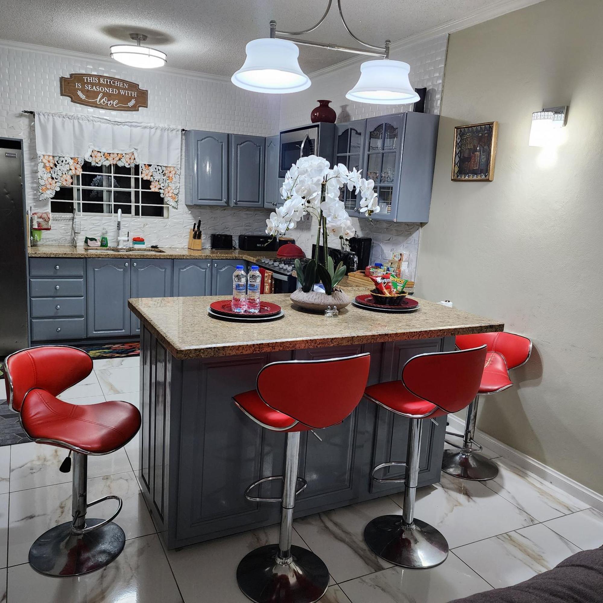 Spacious Luxury 3 Bed Rooms In Kingston Extérieur photo