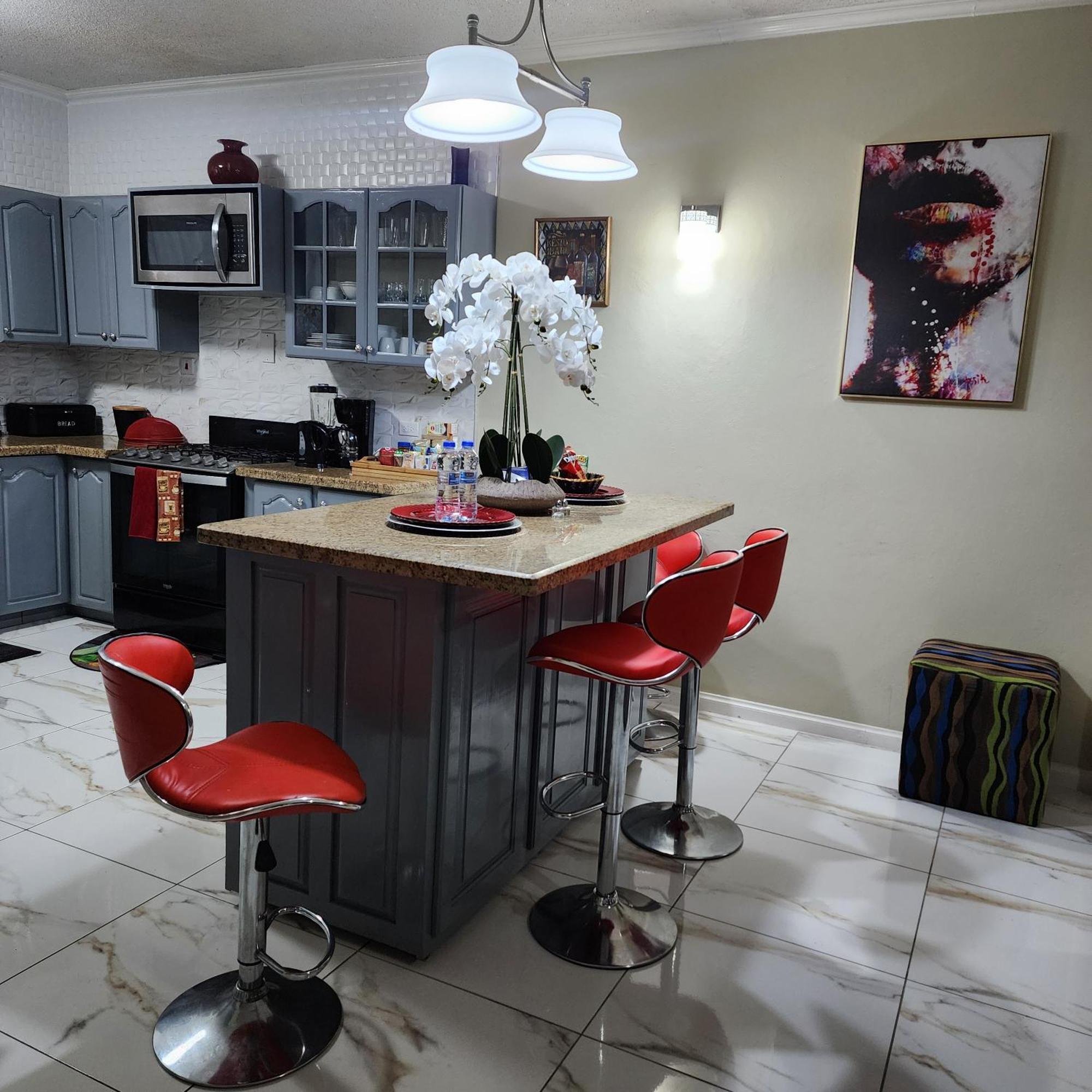 Spacious Luxury 3 Bed Rooms In Kingston Extérieur photo