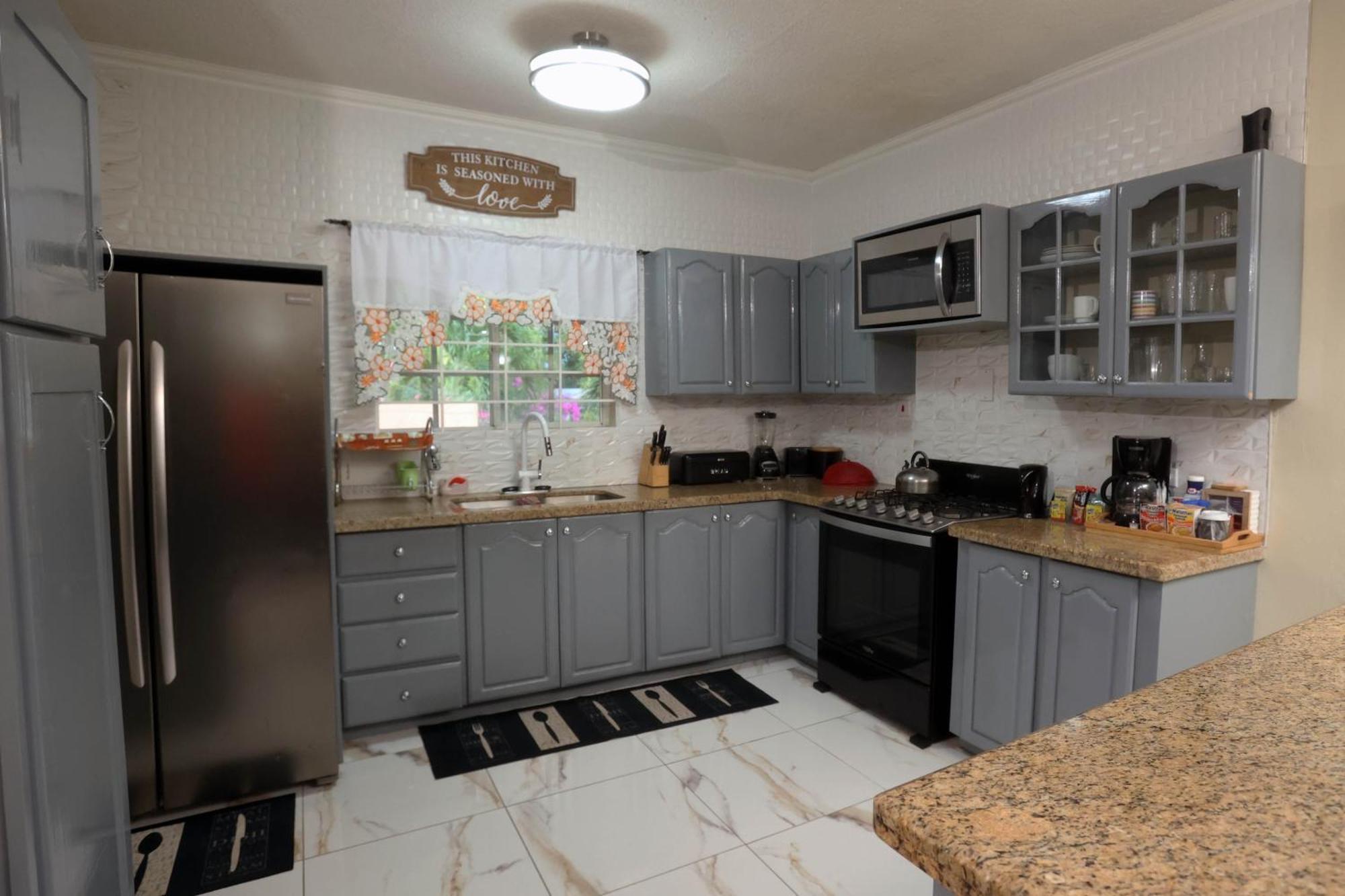 Spacious Luxury 3 Bed Rooms In Kingston Extérieur photo